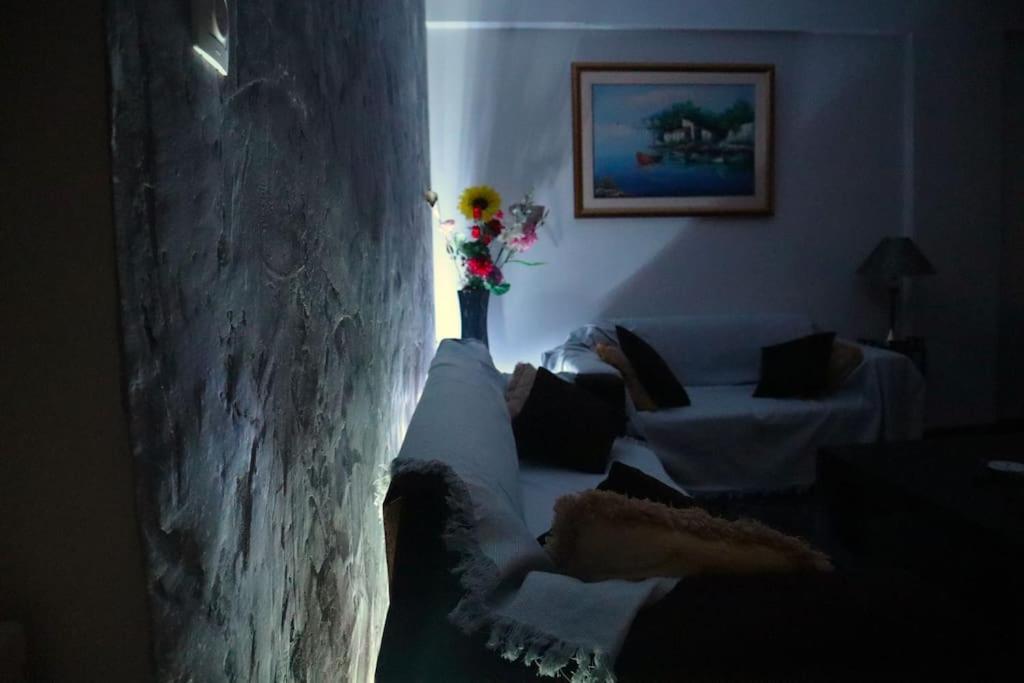 Great Apartment, Large Balcony דירה *