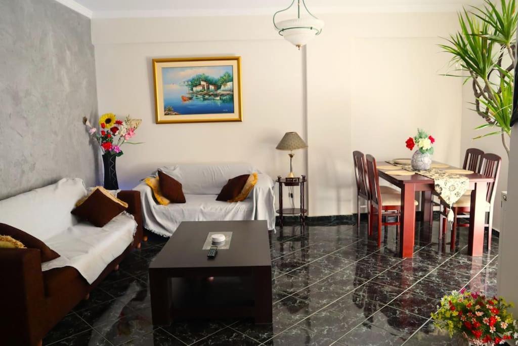 Great Apartment, Large Balcony אתונה